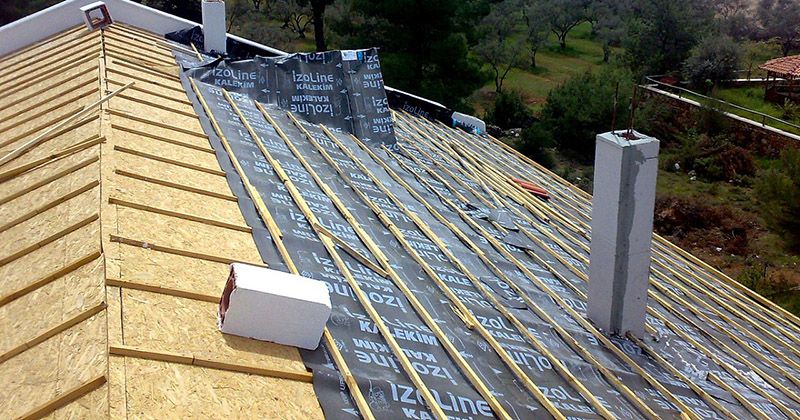 Çiğli EPDM Kauçuk Çatı – OSB üzerine serilmiş nefes alan su yalıtım örtüsü ve çıtalama
